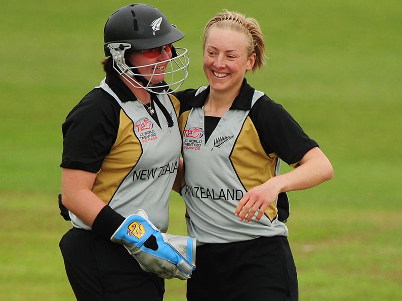 Western Storm ambassador Rachel Priest (left) playing for New Zealand against Australia<br>credit: www.ppauk.com